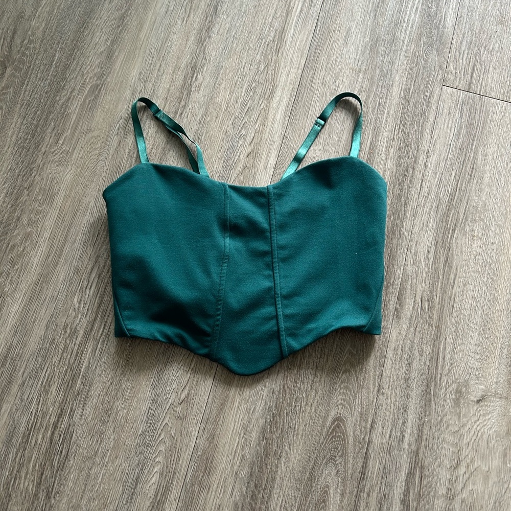 Isla movement top
